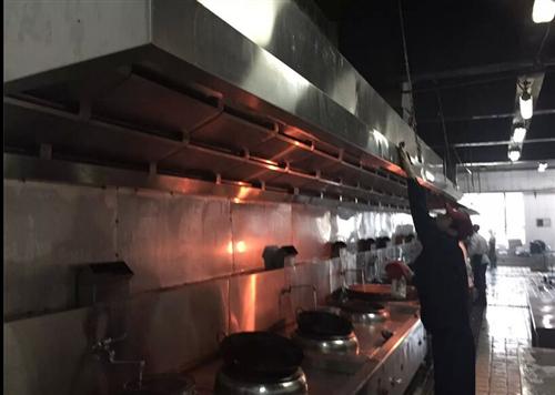 保定萬人幫保潔主營大型油煙管道清洗服務和外墻清洗服務以這樣清洗的好處